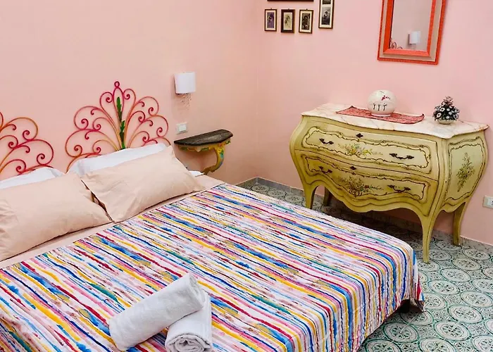 Yourhome - Maison Nicole & Marie ゲストハウス